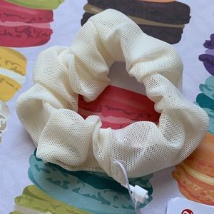 Lululemon Uplifting Scrunchie Almond Creamy Off-white Mesh NWT Hair tie